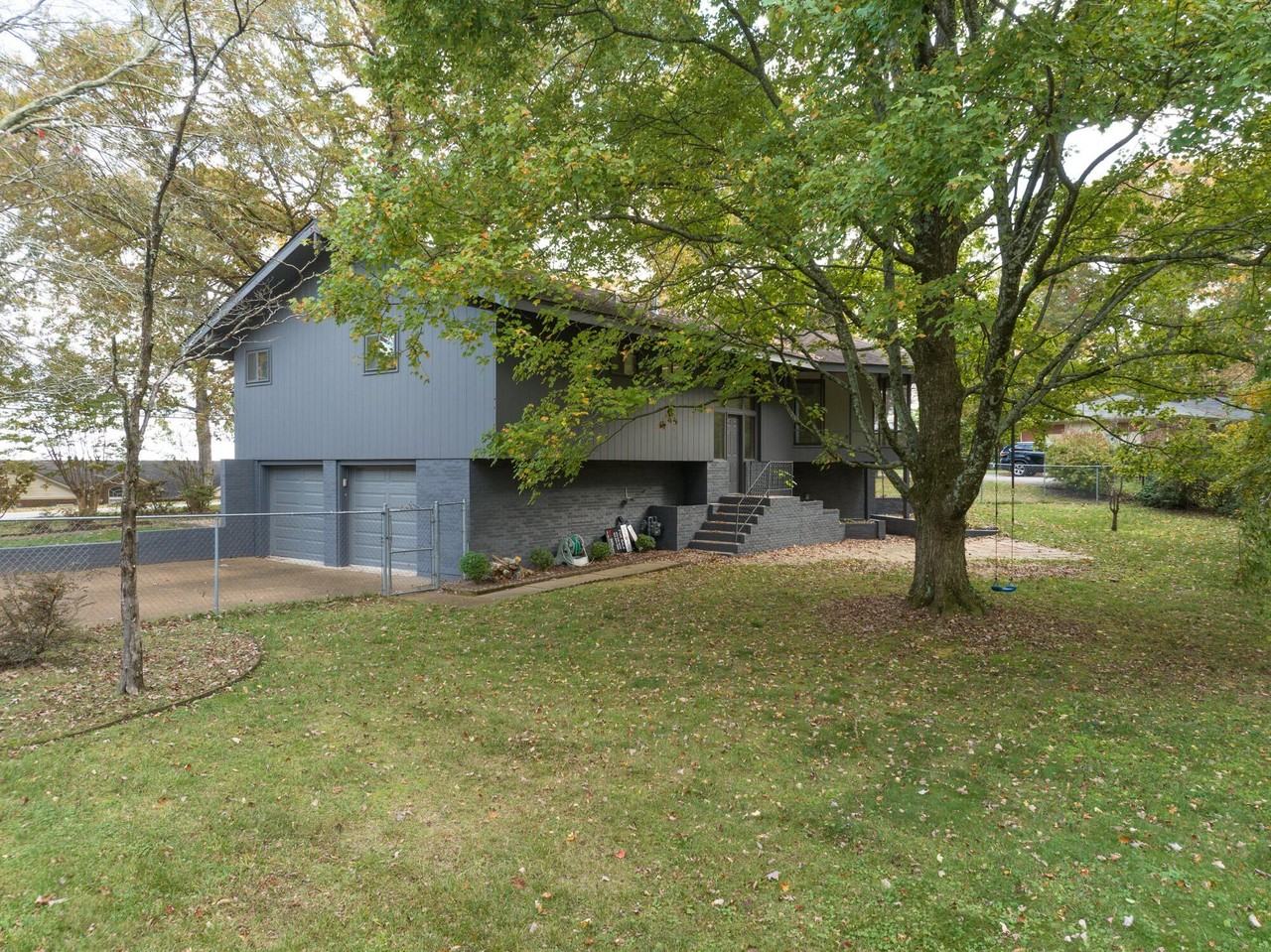 201 S Palisades Dr - Photo 3 of 24
