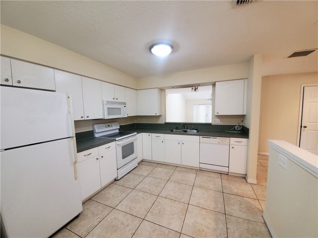 503 6th St - Photo 4 of 18