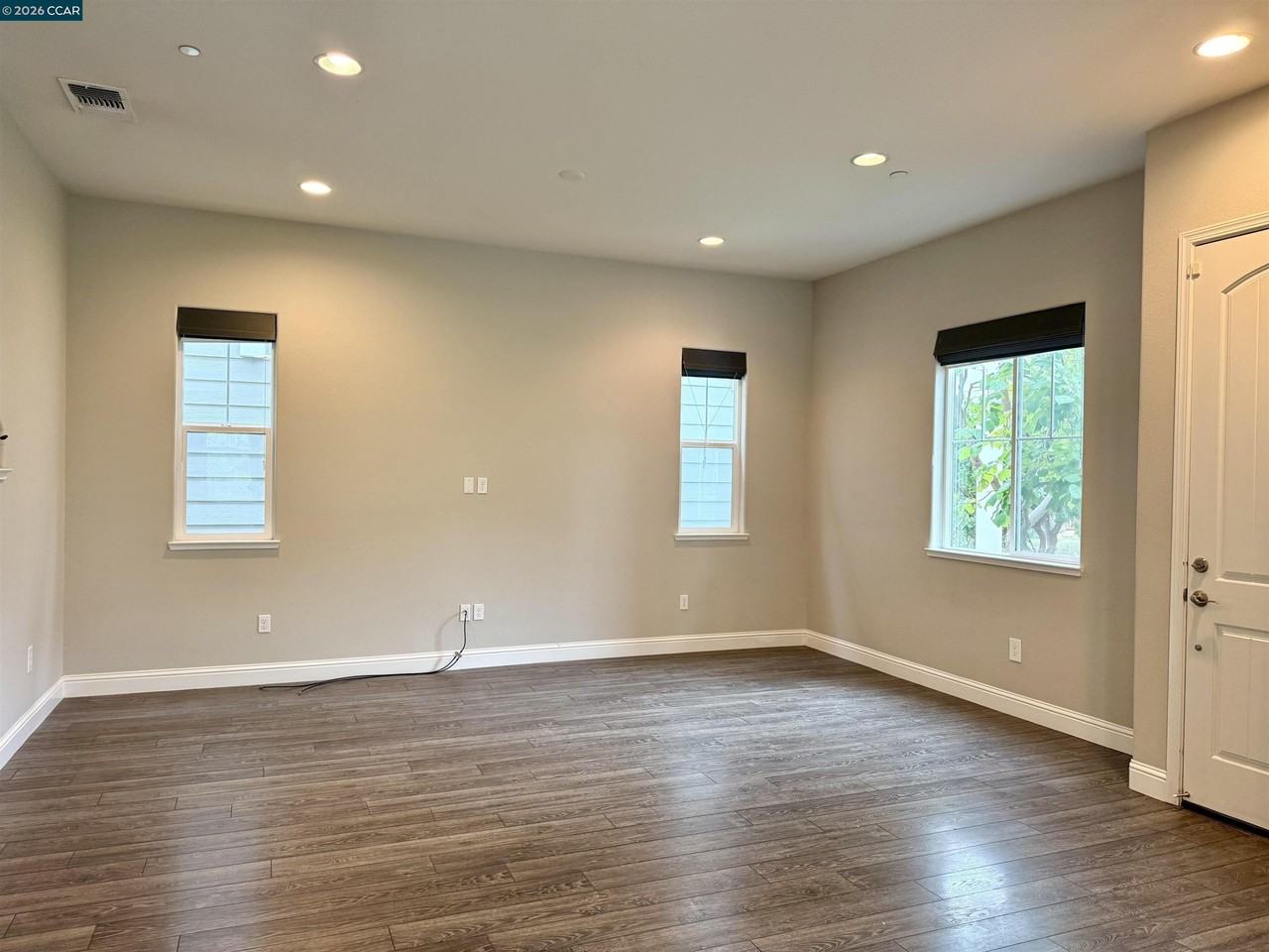 64 Persimmon Walk - Photo 3 of 30