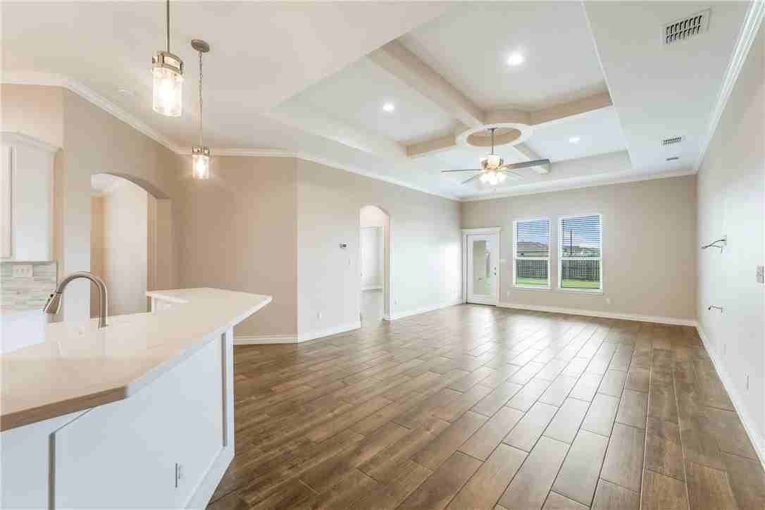 7730 Sophia Dr - Photo 5 of 40