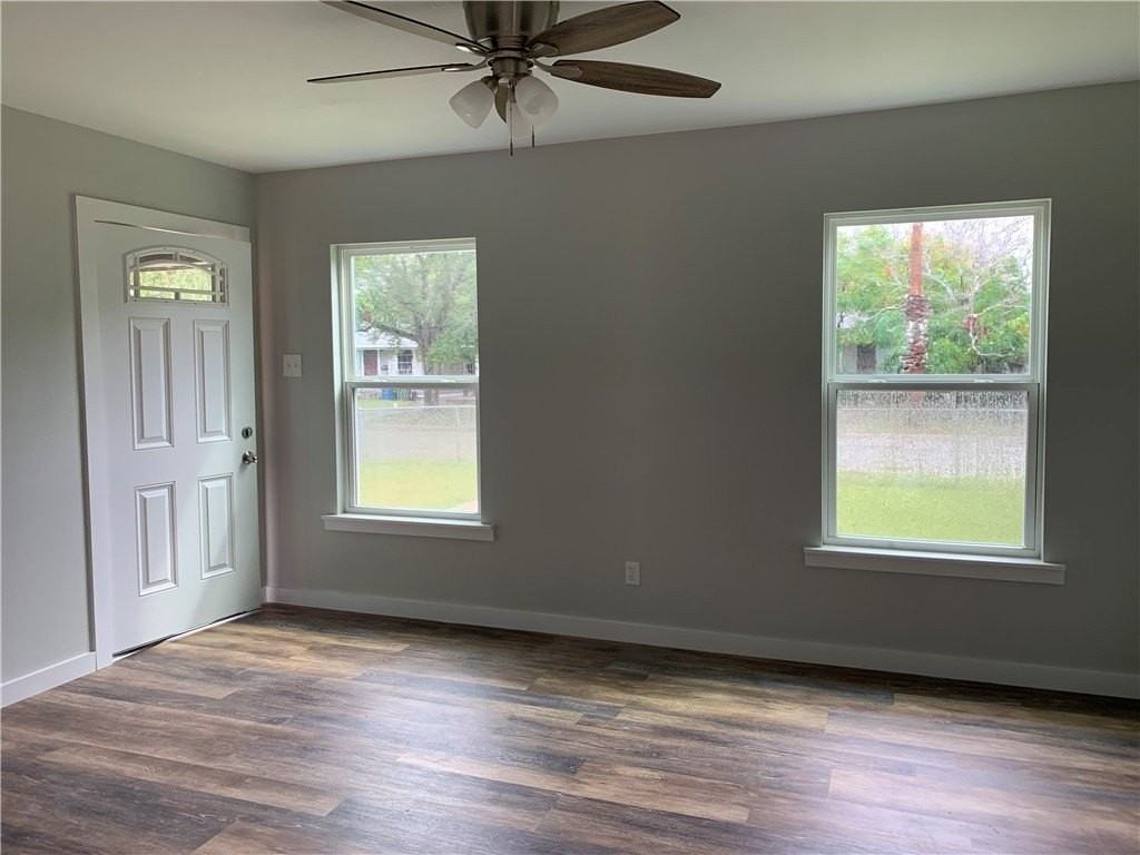 610 Caddo St - Photo 3 of 9