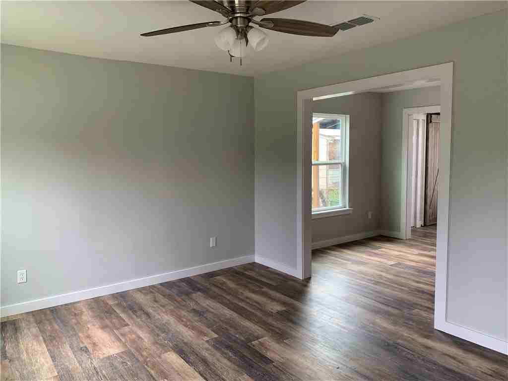 610 Caddo St - Photo 4 of 9