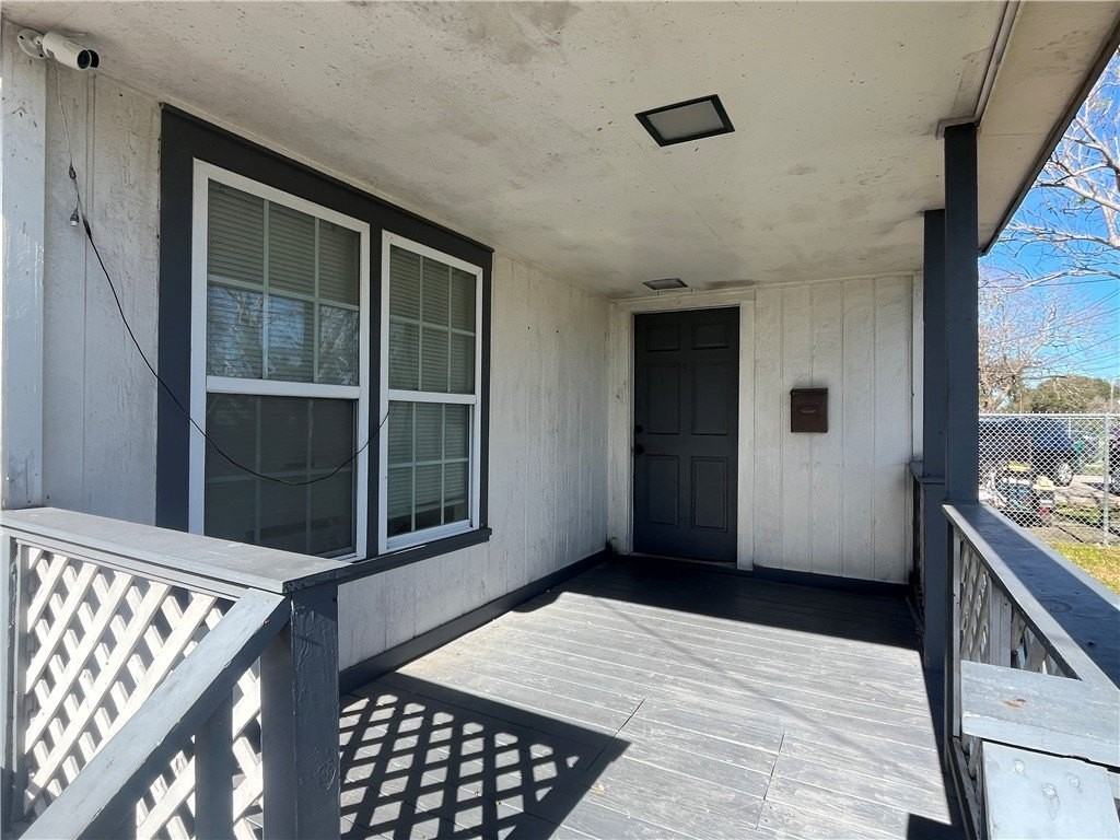 1453 14th St - Photo 3 of 24