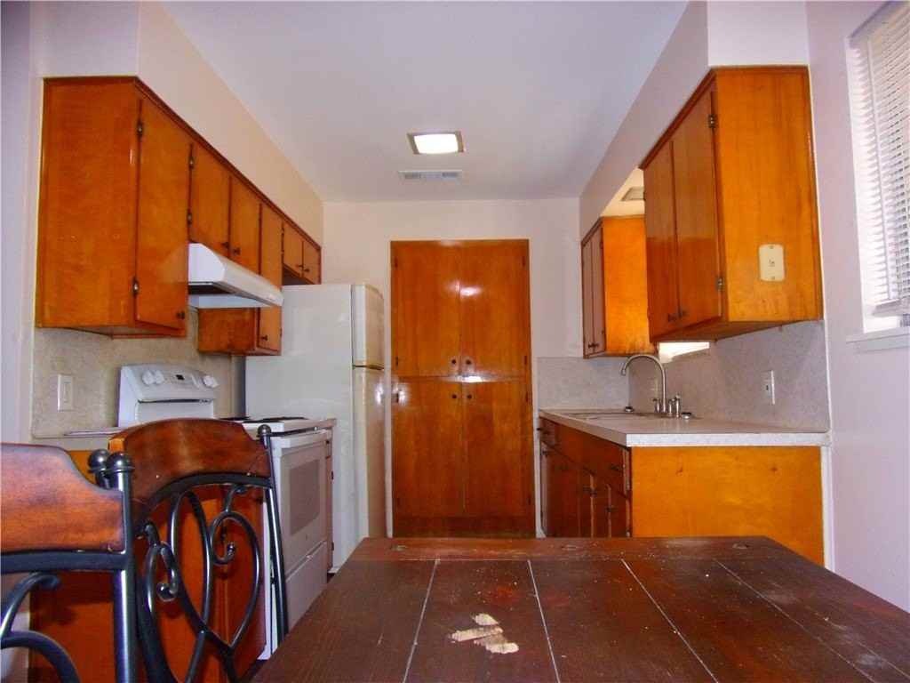 3028 Sunnybrook Rd - Photo 6 of 15
