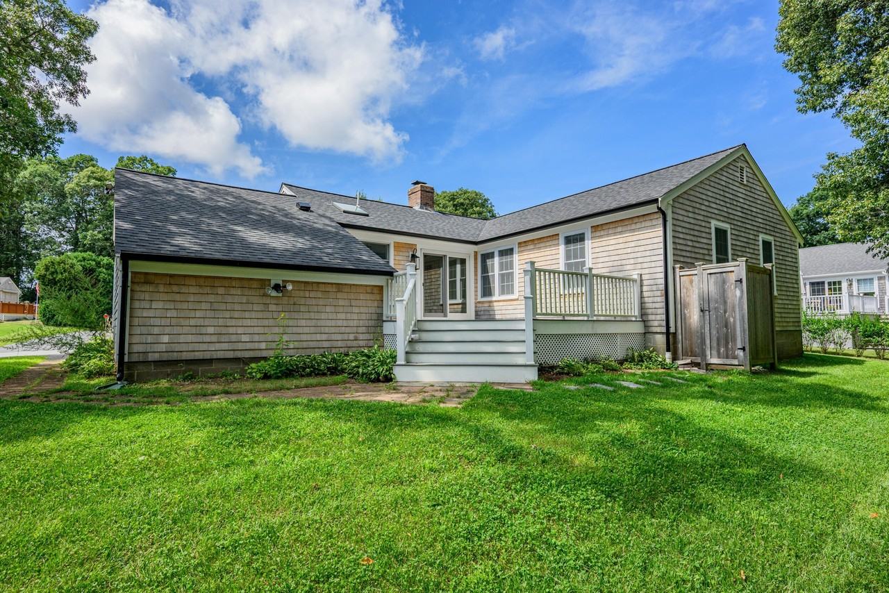 12 Brattle Dr - Photo 2 of 29