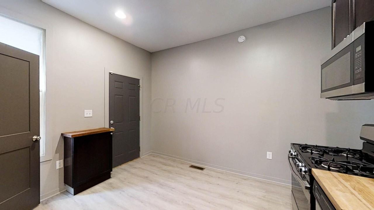 1242 E Mound St - Photo 7 of 23