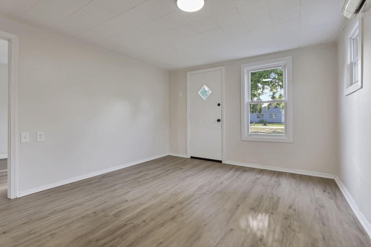 561 Erickson Ave - Photo 7 of 29