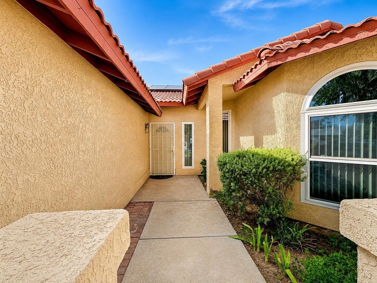 68412 Descanso Cir - Photo 4 of 37