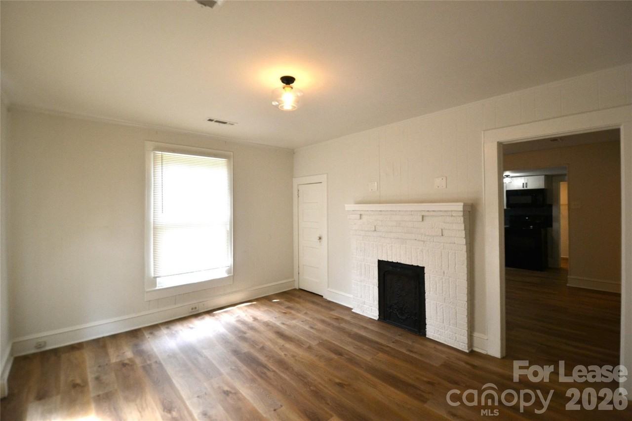 406 W 9th St - Photo 3 of 25