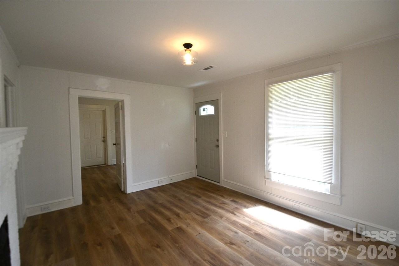 406 W 9th St - Photo 5 of 25