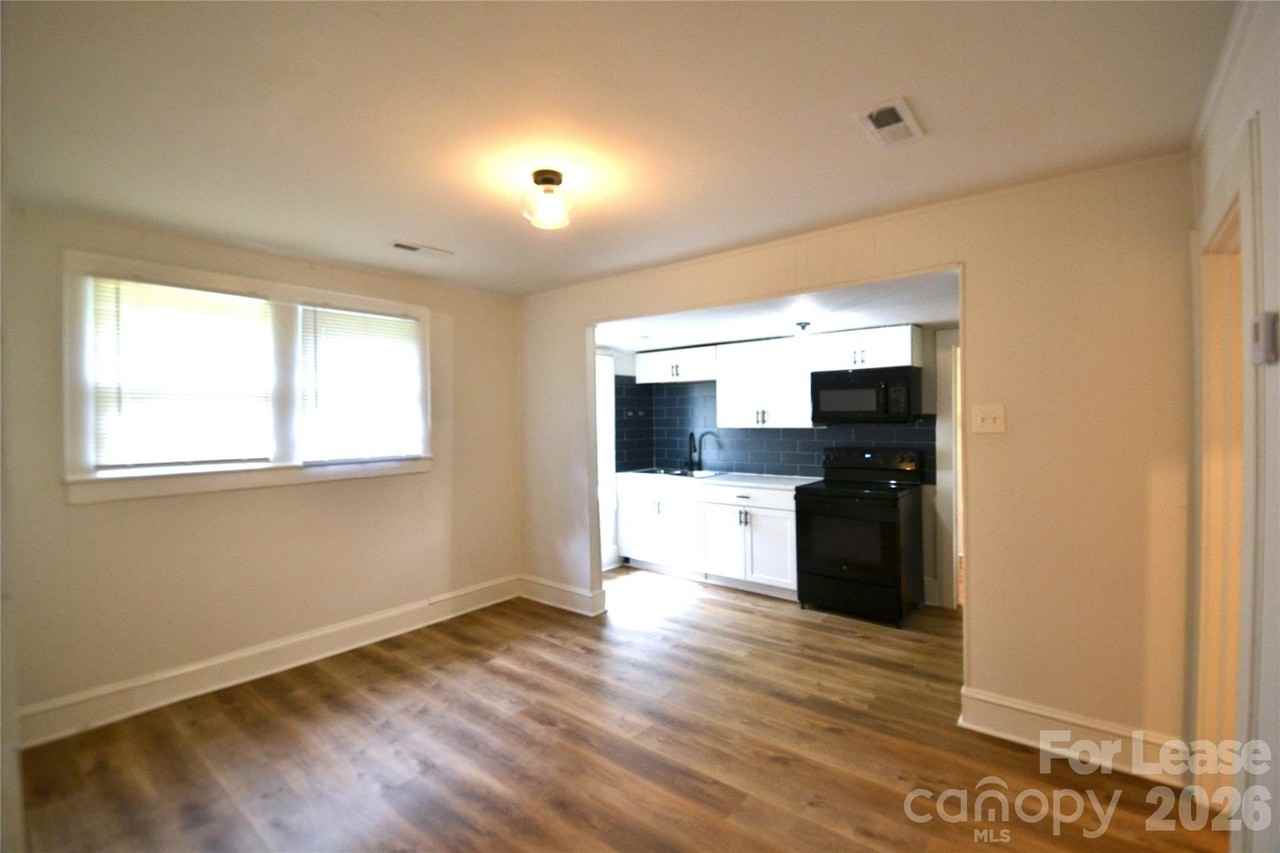 406 W 9th St - Photo 6 of 25