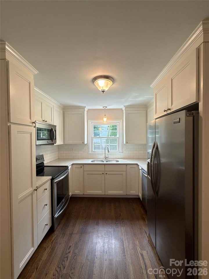 4834 Fairheath Rd - Photo 6 of 17