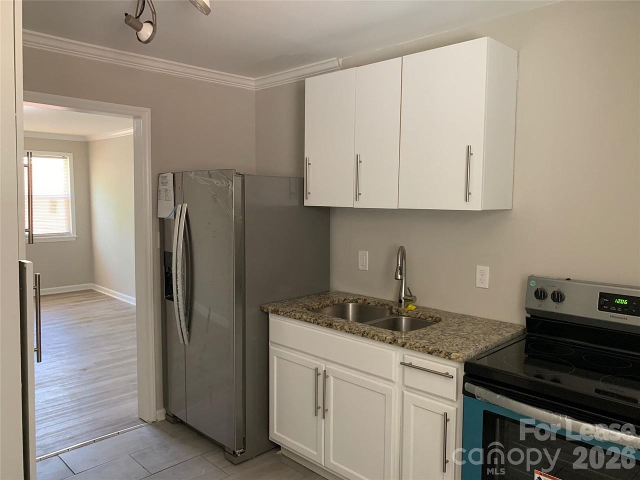 2717 Columbus Cir - Photo 3 of 10