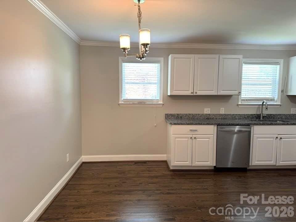 2401 Roslyn Ave - Photo 5 of 16
