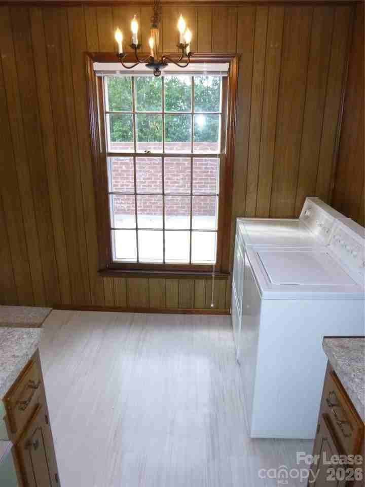 1306 Lomax Ave #A - Photo 4 of 10