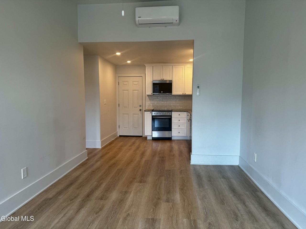 423 Broadway #44 - Photo 6 of 15