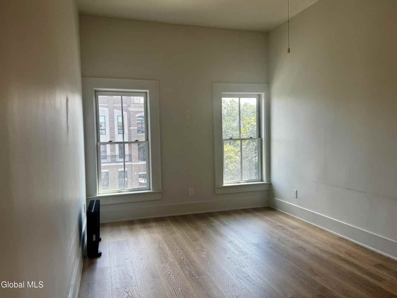 423 Broadway #44 - Photo 7 of 15