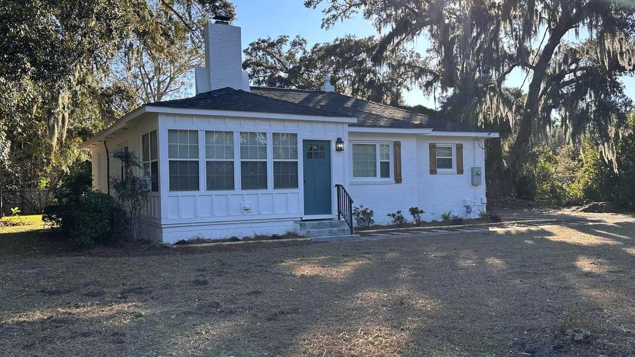 1929 Camp Rd - Photo 2 of 23