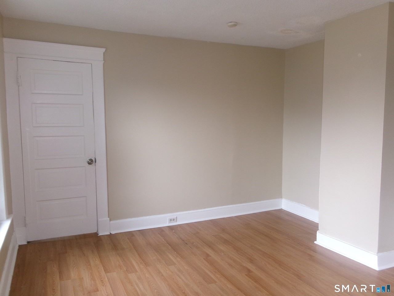 182 Oak St - Photo 2 of 9