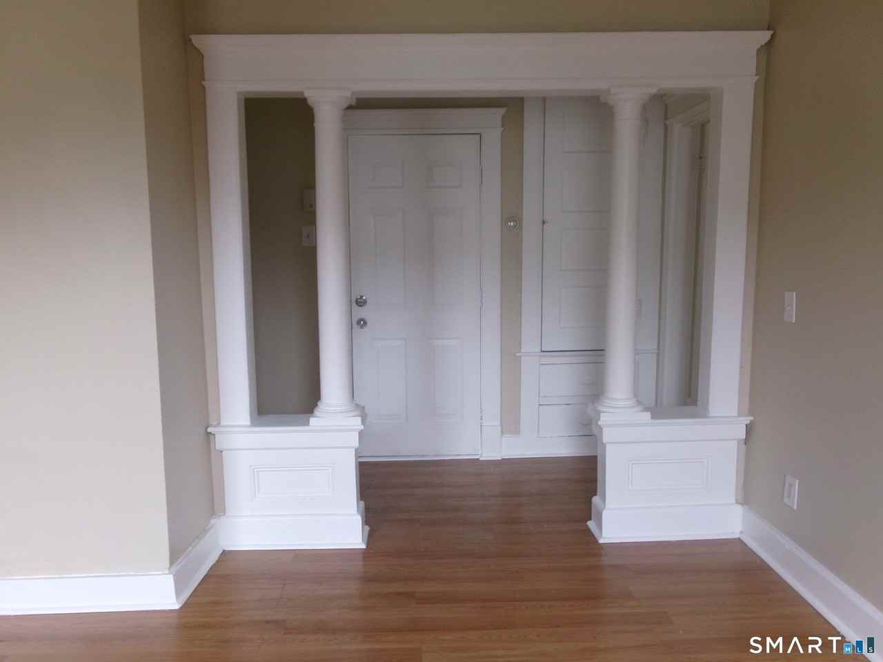 182 Oak St - Photo 4 of 9