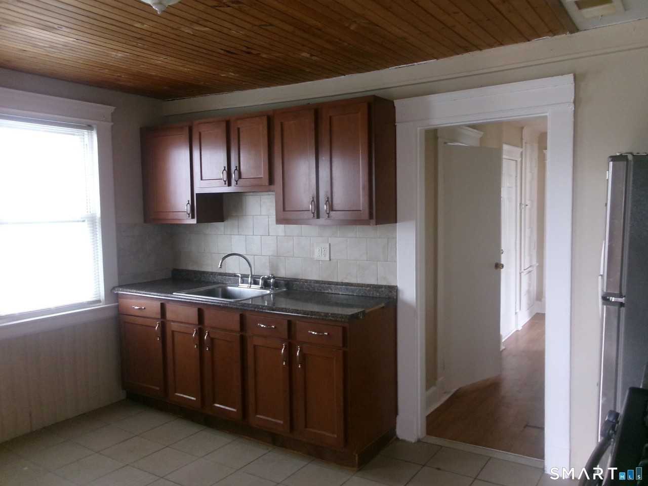182 Oak St - Photo 6 of 9
