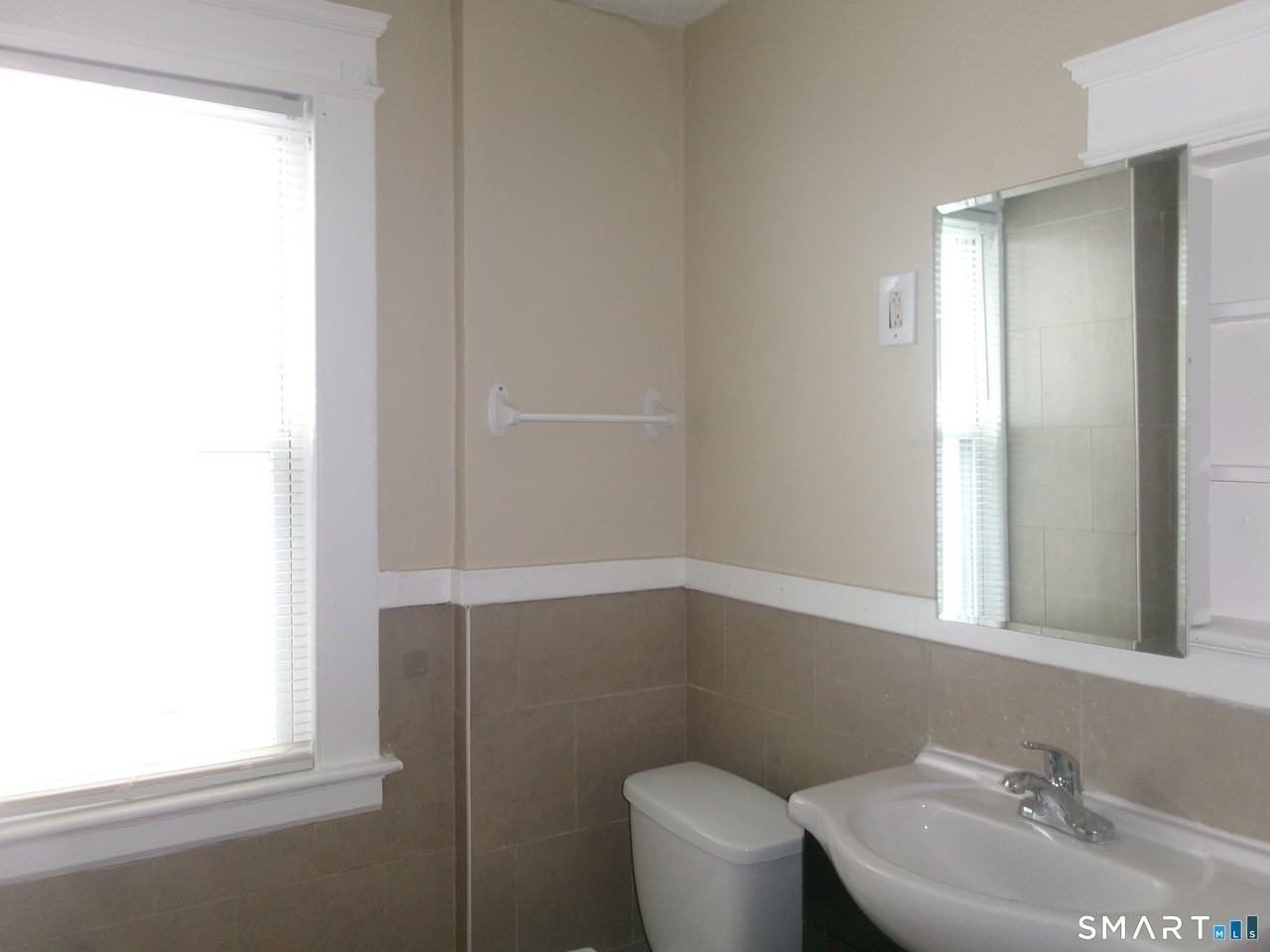 182 Oak St - Photo 7 of 9