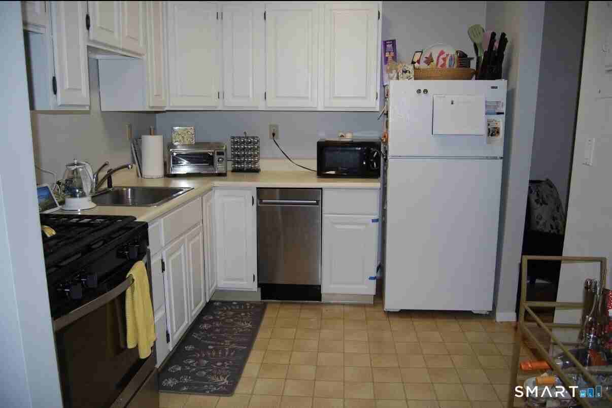 67 E Broadway #D - Photo 3 of 16