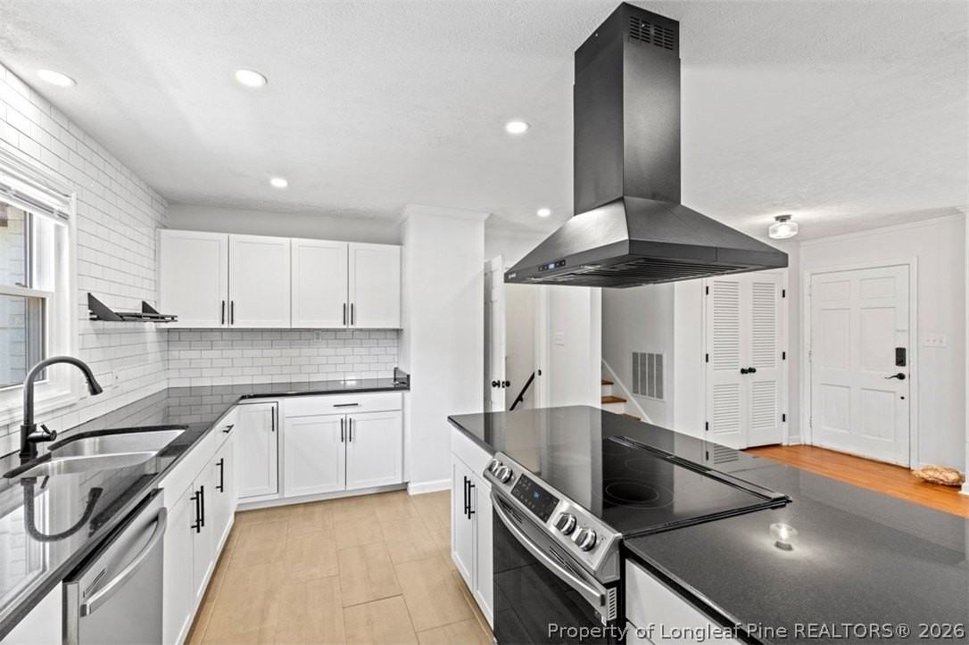 2710 Fordham Dr - Photo 4 of 26