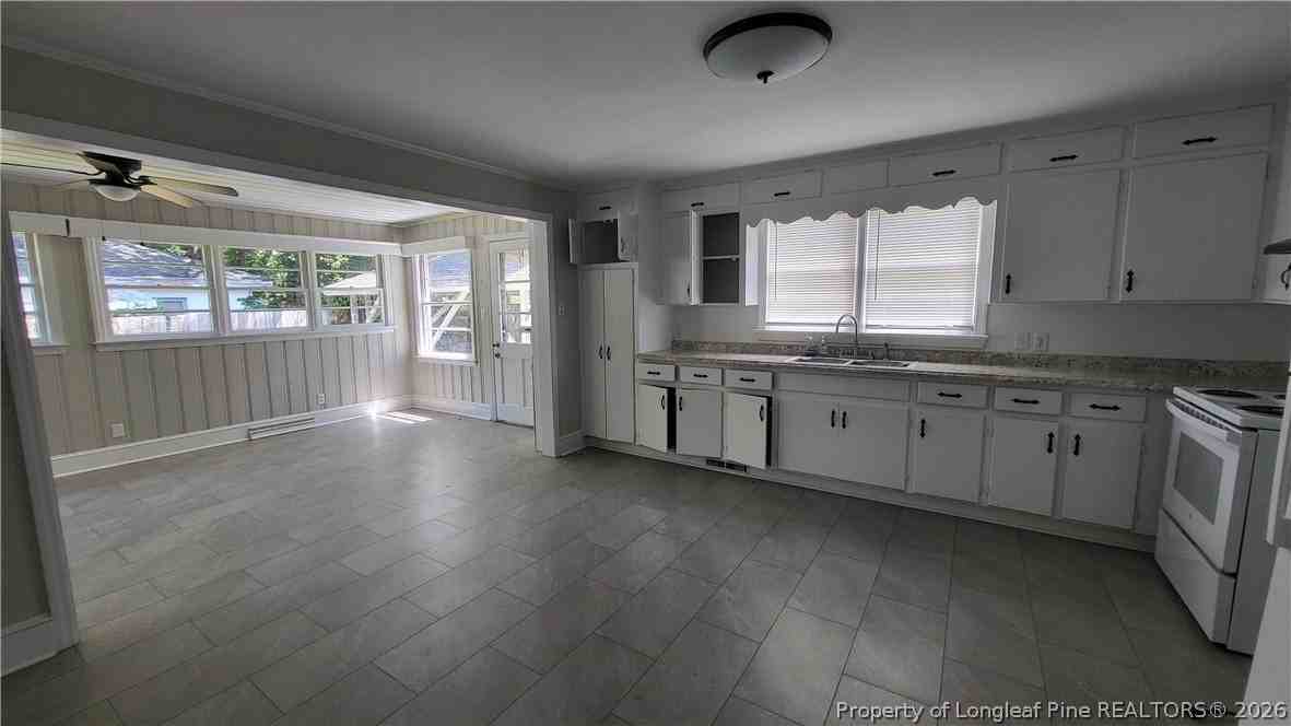 311 E 16th St - Photo 3 of 9