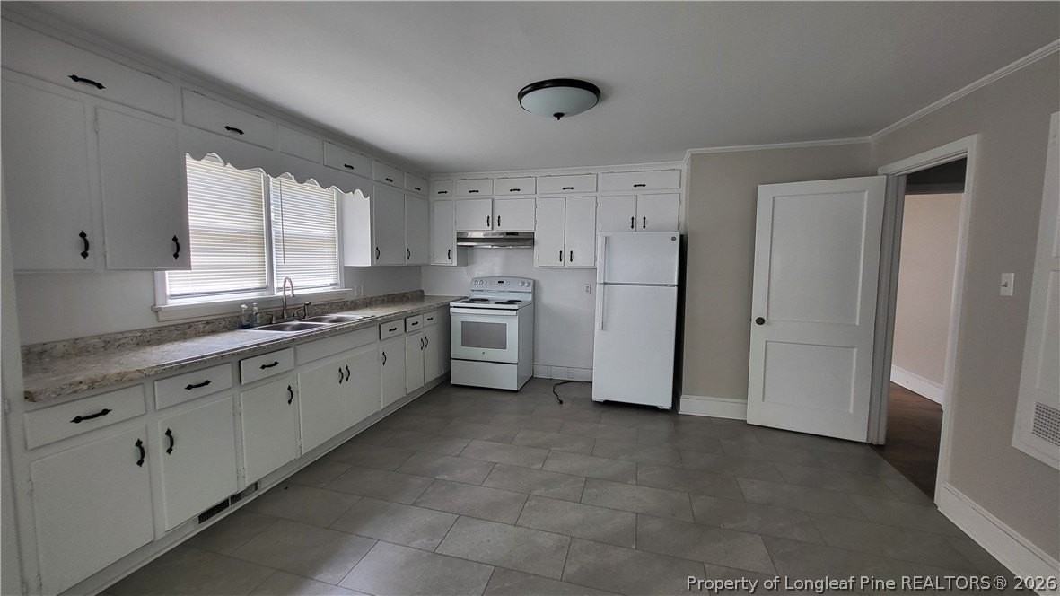 311 E 16th St - Photo 4 of 9