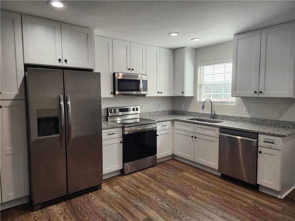 1310 Castleberry Bridge Rd - Photo 3 of 8
