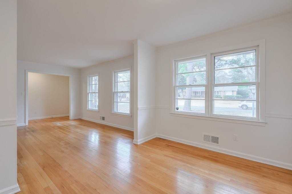 1055 Tuxedo Dr - Photo 3 of 36