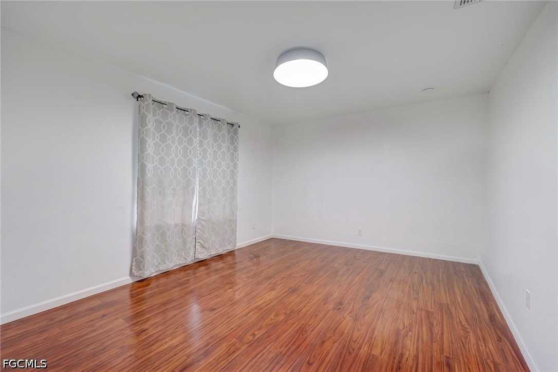 1414 Louis Ave - Photo 6 of 16