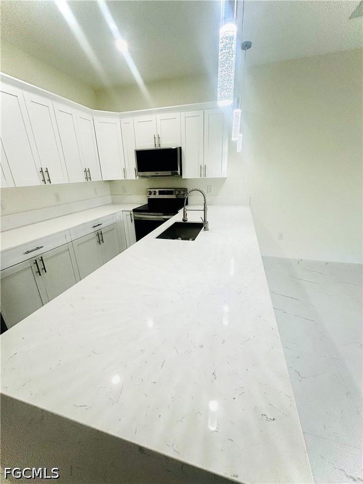151 Meadow Rd - Photo 6 of 15