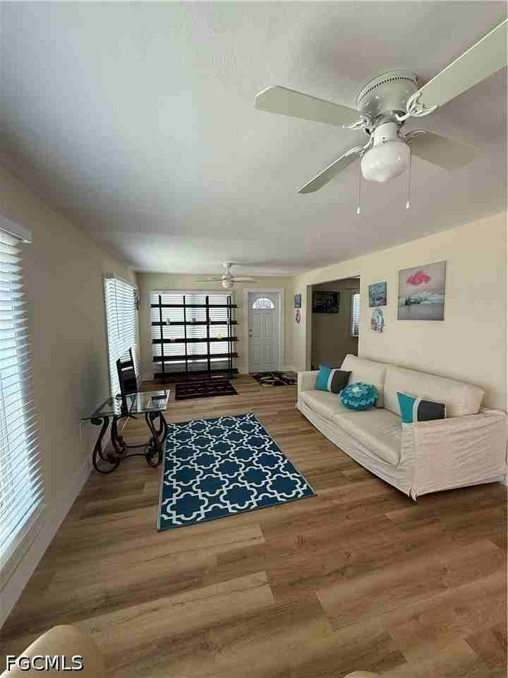2112 lxora Court E - Photo 4 of 12