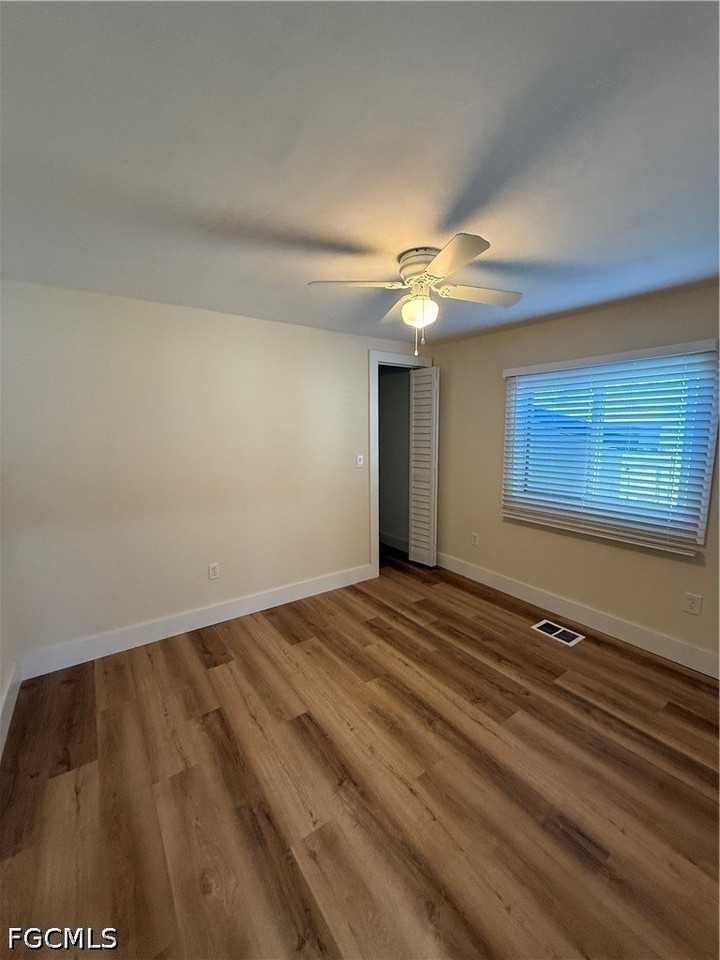 2112 lxora Court E - Photo 7 of 12