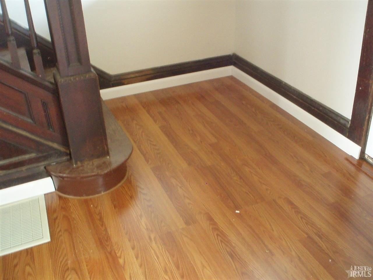 938 Herman St - Photo 2 of 9
