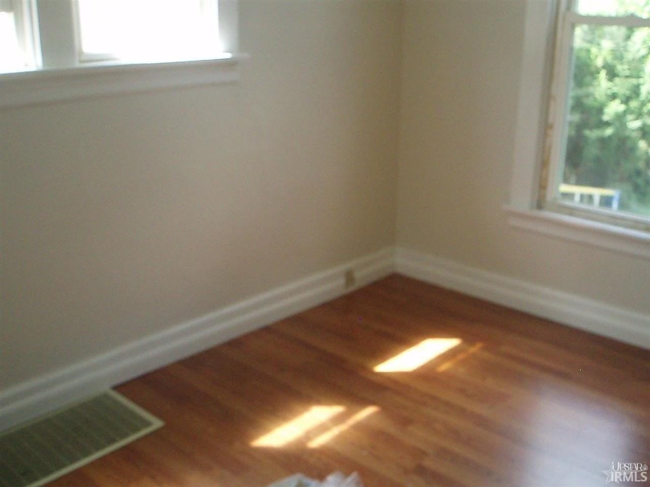 938 Herman St - Photo 4 of 9