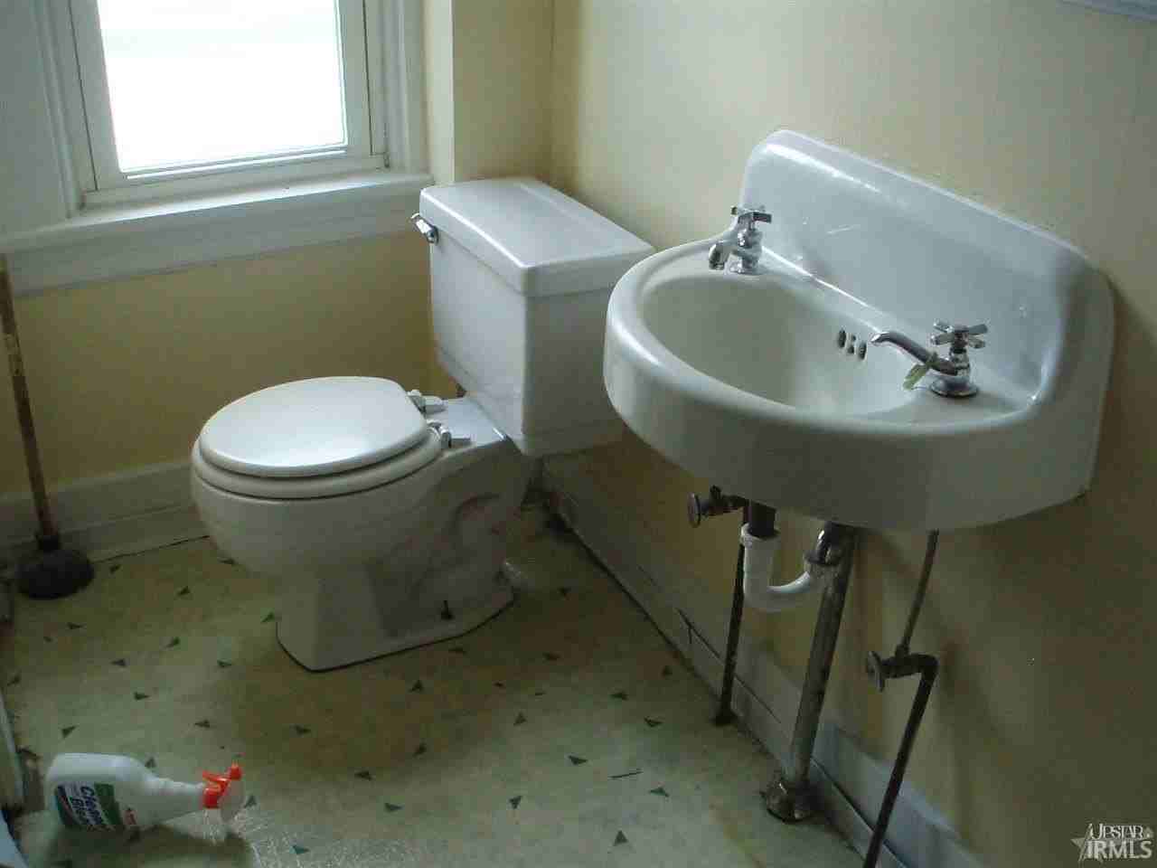 938 Herman St - Photo 7 of 9