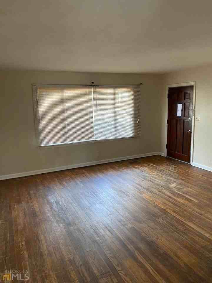 1052 Birch St Sw - Photo 2 of 8