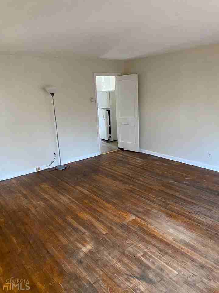 1052 Birch St Sw - Photo 3 of 8