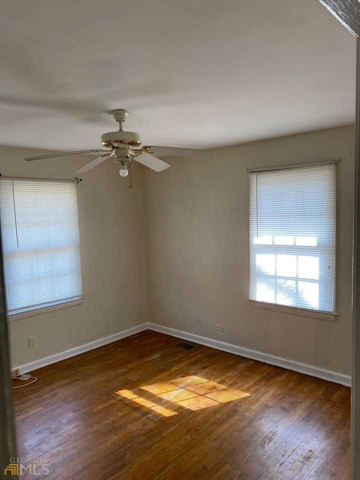 1052 Birch St Sw - Photo 4 of 8