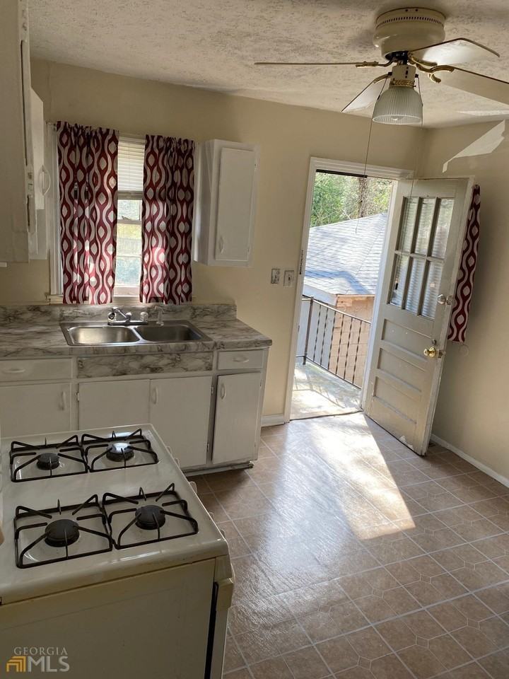 1052 Birch St Sw - Photo 5 of 8