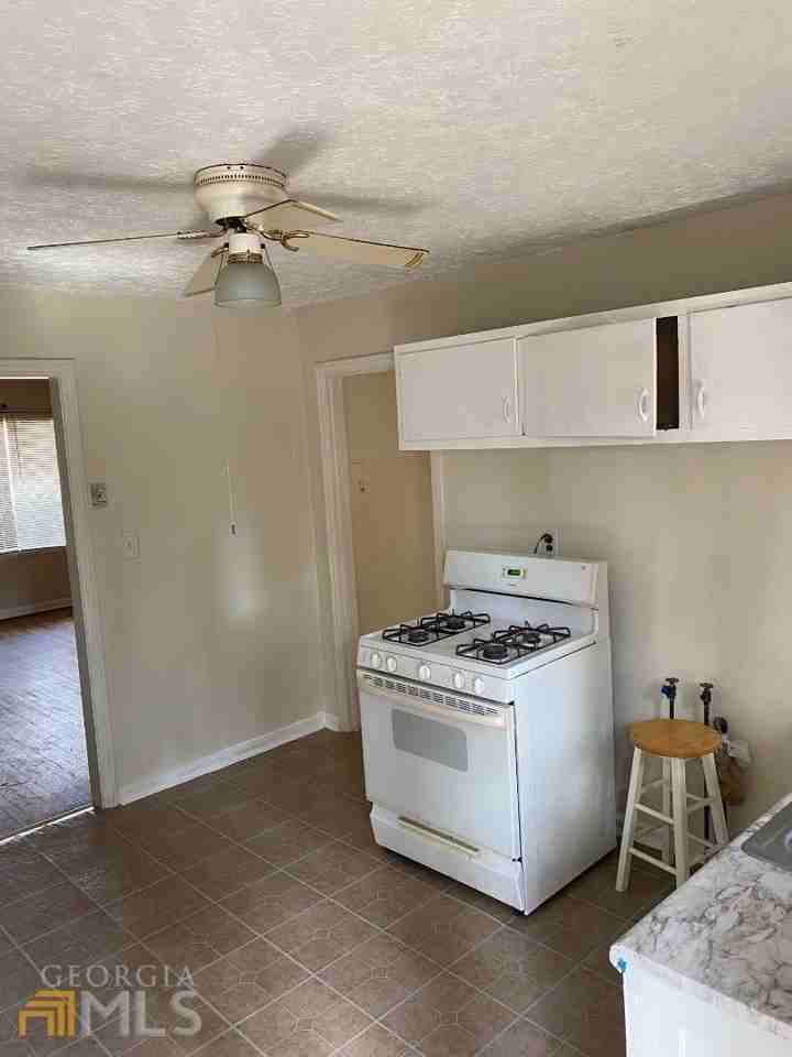 1052 Birch St Sw - Photo 6 of 8