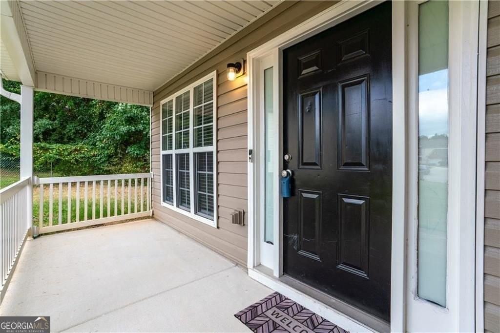 5849 Amerson Ln - Photo 4 of 38
