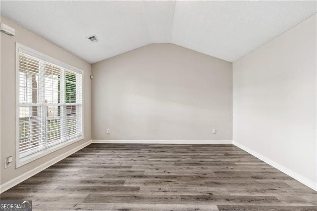 5849 Amerson Ln - Photo 6 of 38