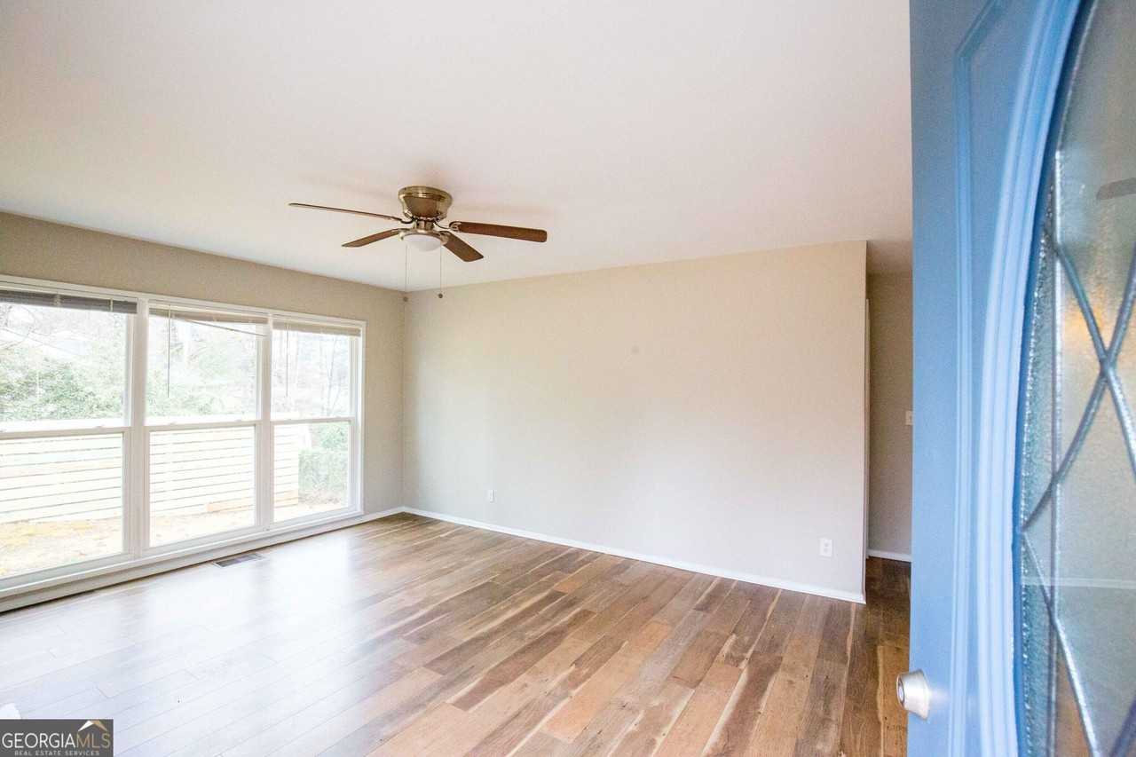 5022 Fairmont Rd Se - Photo 4 of 30