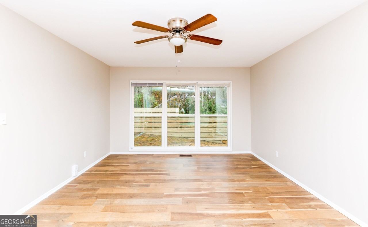 5022 Fairmont Rd Se - Photo 5 of 30