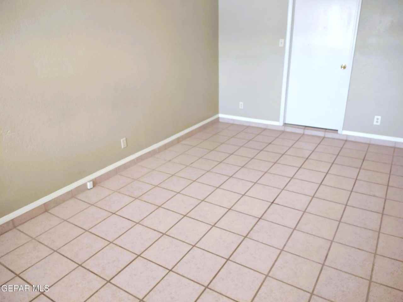725 Arredondo Dr - Photo 5 of 24