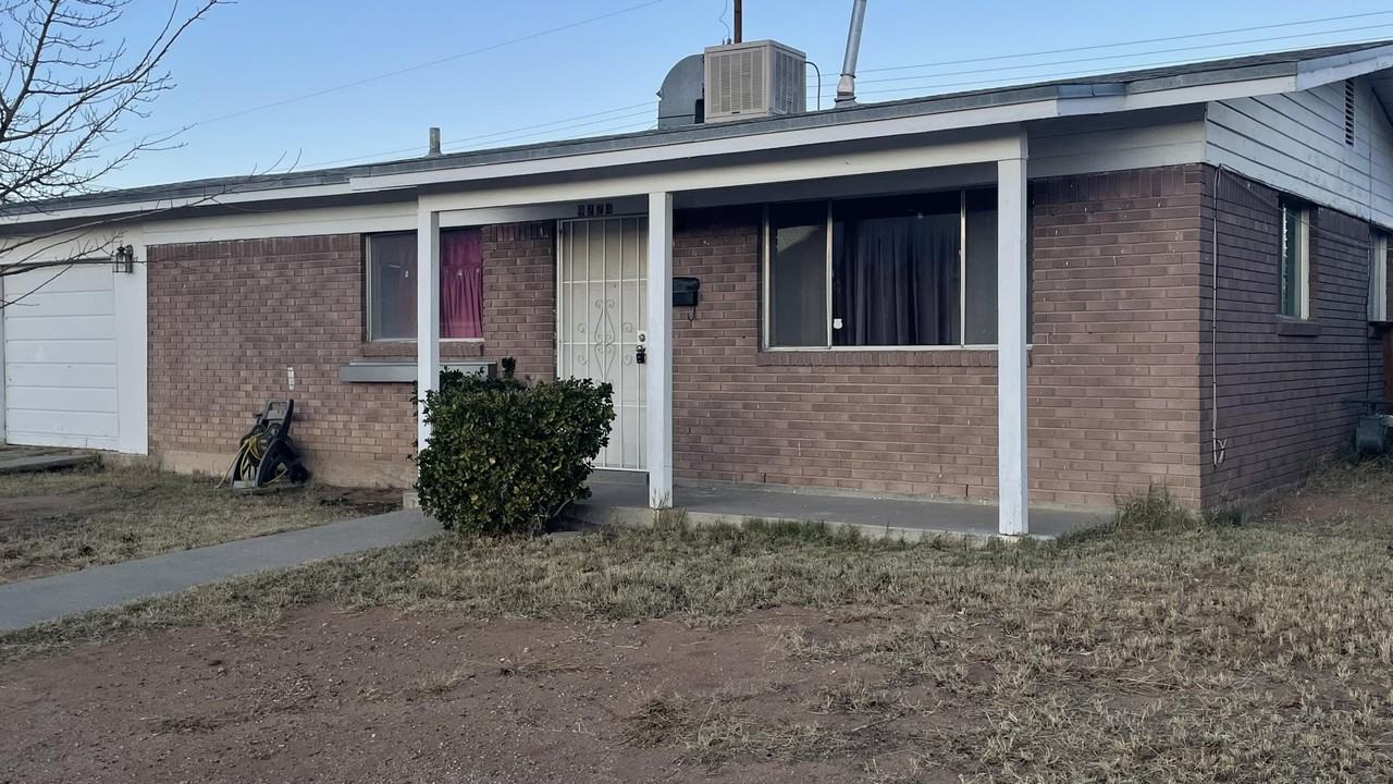9224 Montgomery Dr - Photo 2 of 17